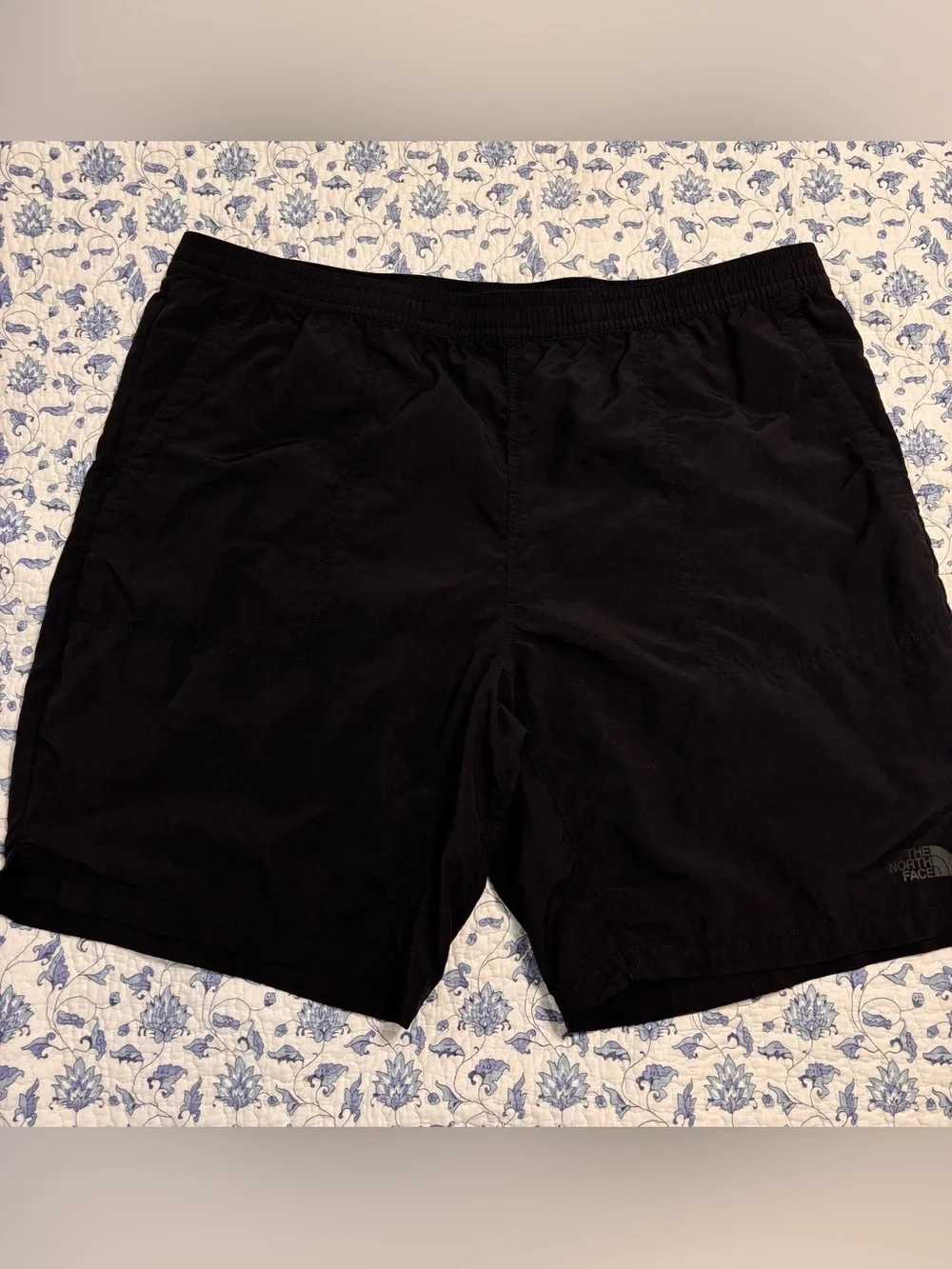The North Face Men’s XXL Black shorts elastic waist lightweight nylon athletic